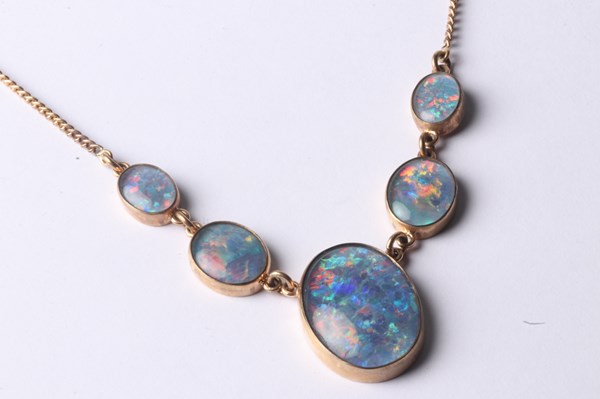 Lot 1026 - GOLD OPAL NECKLACE