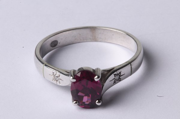 Lot 1034 - AMETHYST RING