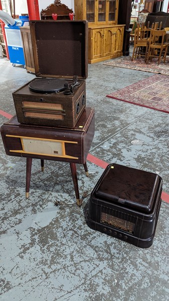 Lot 135 - TURNTABLE RADIOS