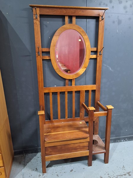 Lot 67 - HALLSTAND