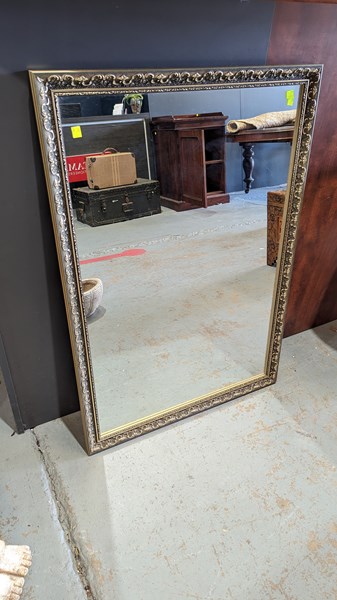 Lot 366 - MIRROR