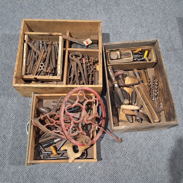 Lot 250 - TOOLS