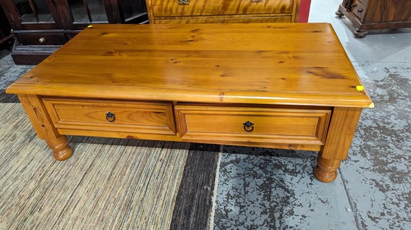 Lot 325 - COFFEE TABLE