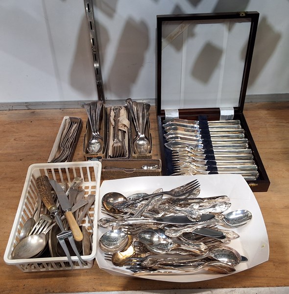 Lot 1439 - FLATWARE