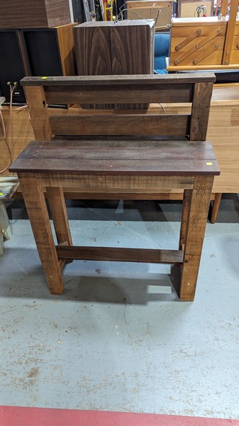 Lot 255 - POTTING BENCH