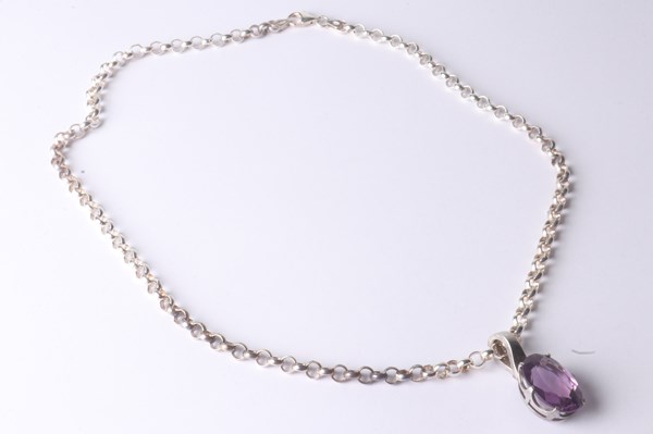 Lot 1067 - AMETHYST PENDANT