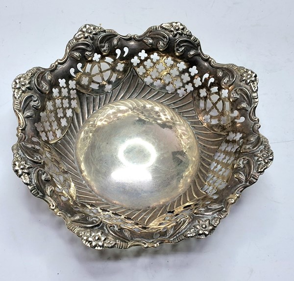 Lot 1083 - SILVER BON-BON DISH