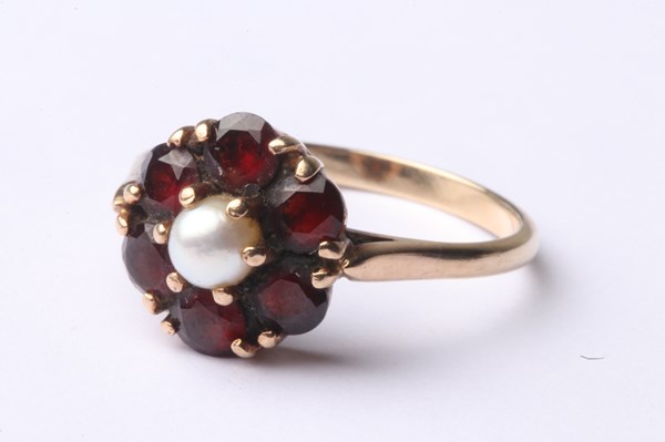 Lot 1003 - GOLD RING