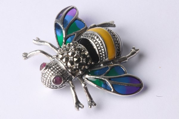 Lot 1035 - SILVER BEE