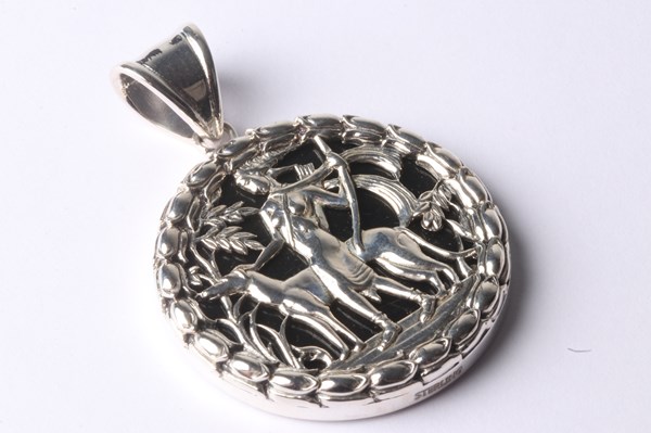 Lot 1049 - SILVER PENDANT