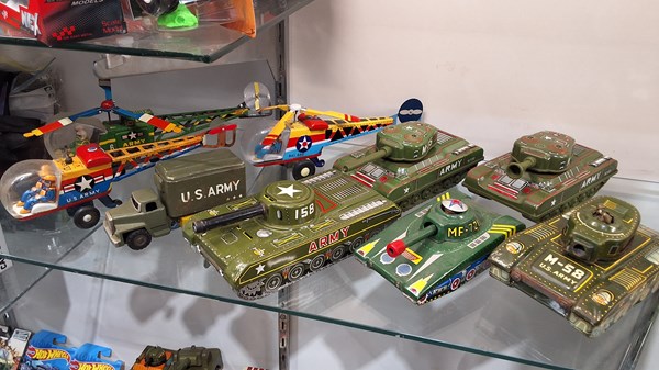 Lot 1441 - TINPLATE TOYS