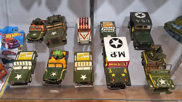 Lot 1443 - TINPLATE JEEP TOYS