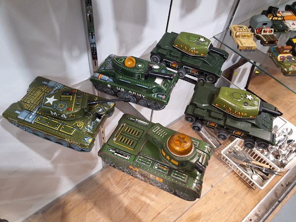 Lot 1442 - TINPLATE TANKS