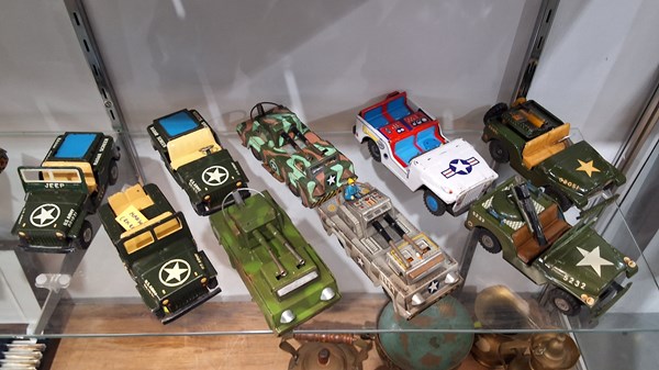Lot 1436 - TINPLATE TOYS