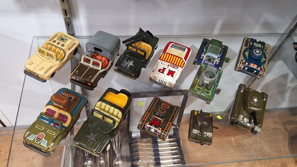 Lot 1437 - TINPLATE TOYS