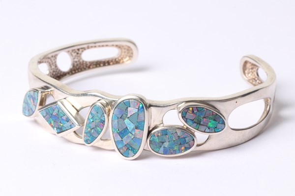 Lot 1062 - BANGLE