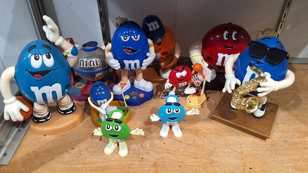 Lot 1450 - M&M FIGURES