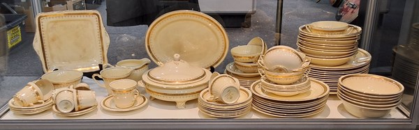 Lot 1433 - DINNER SERVICE