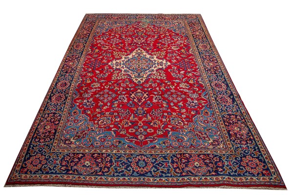 Lot 10 - ISFAHAN RUG