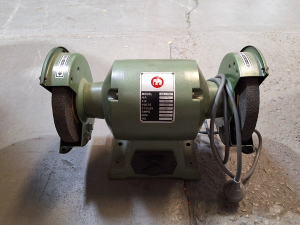 Lot 272 - BENCH GRINDER