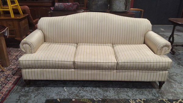 Lot 101 - SETTEE