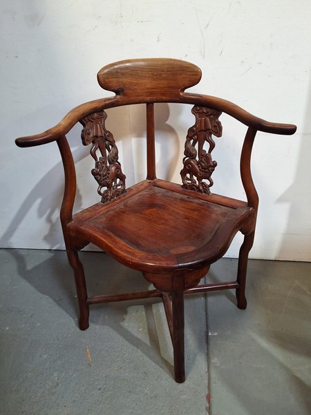 Lot 390 - CORNER CHAIR