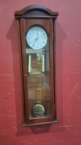 Lot 123 - CLOCK