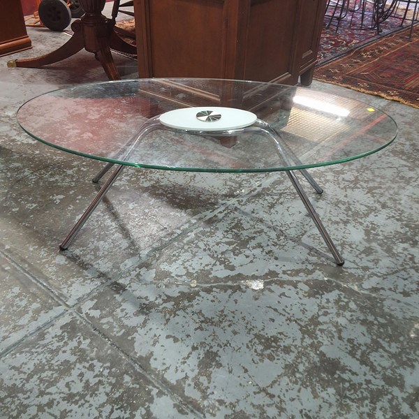 Lot 159 - COFFEE TABLE