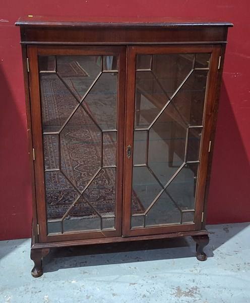 Lot 42 - DISPLAY CABINET