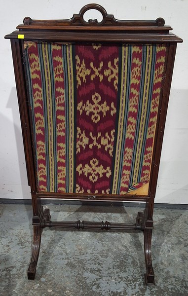 Lot 32 - FIRE SCREEN