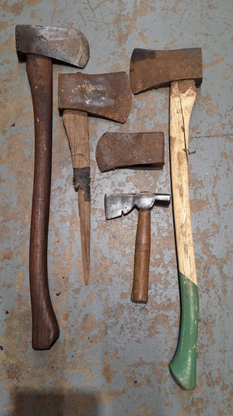 Lot 210 - AXES