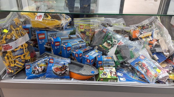 Lot 1418 - LEGO