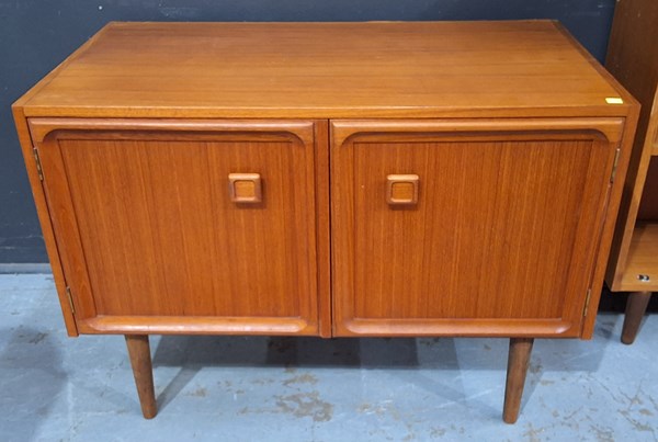 Lot 334 - PARKER LOWLINE CABINET