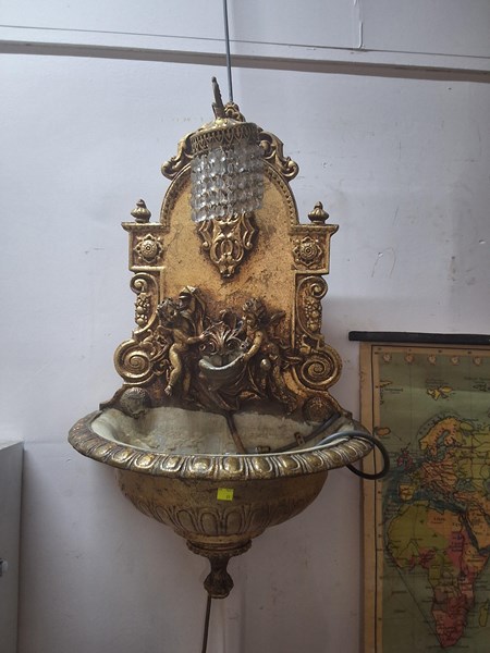 Lot 442 - WALL FEATURE