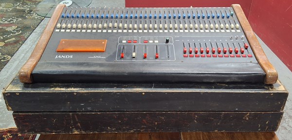 Lot 289 - LIGHTING CONTROL CONSOLE