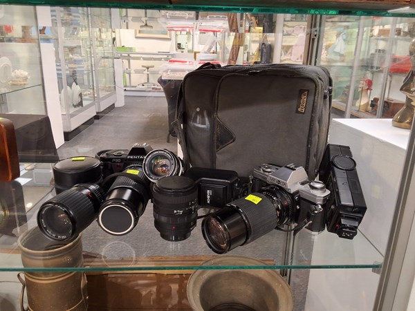 Lot 1339 - CAMERAS