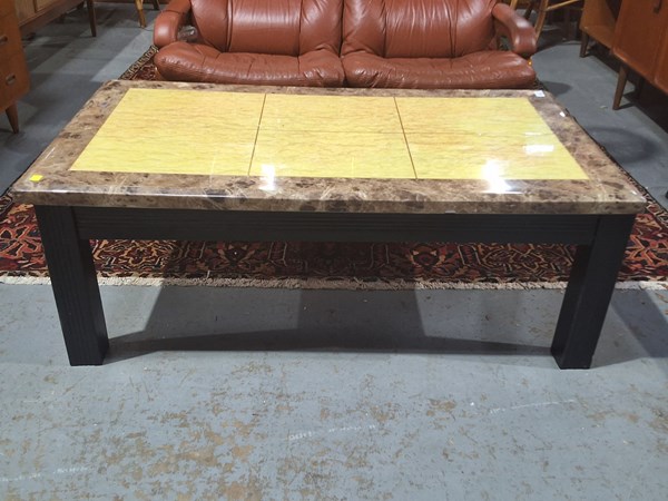 Lot 343 - COFFEE TABLE