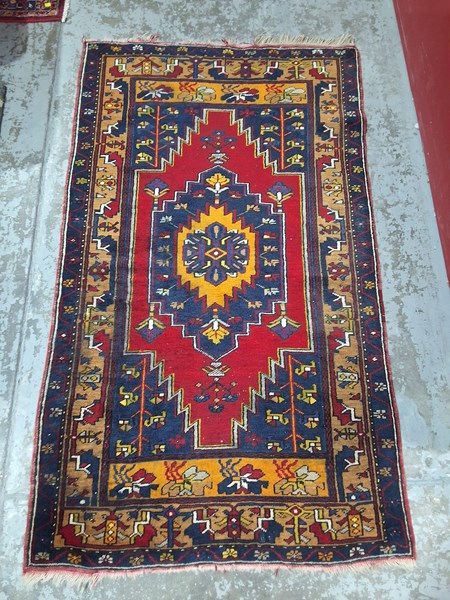 Lot 125 - ENTRANCE RUG