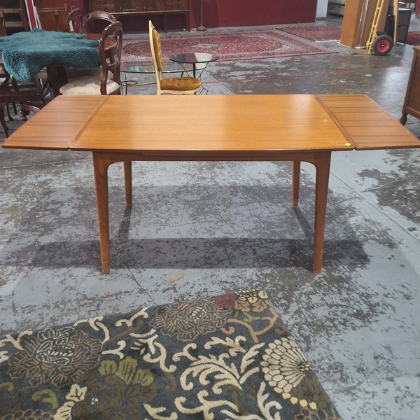 Lot 80 - DINING TABLE