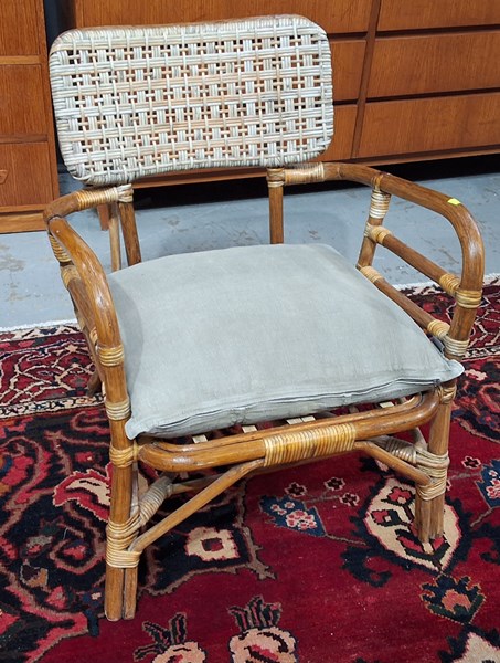 Lot 200 - ARM CHAIR