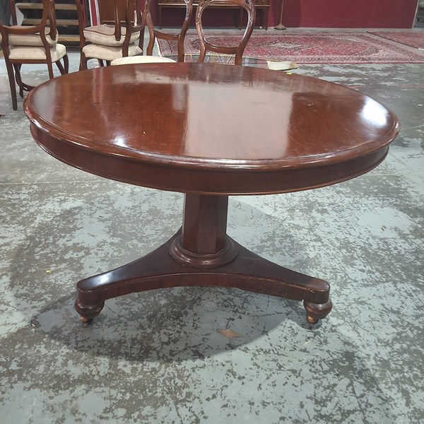 Lot 86 - DINING TABLE