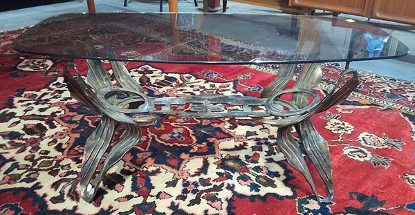 Lot 188 - COFFEE TABLE