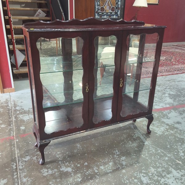 Lot 62 - DISPLAY CABINET