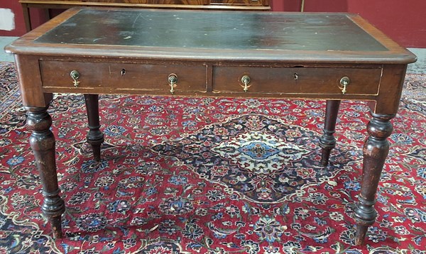 Lot 48 - DESK