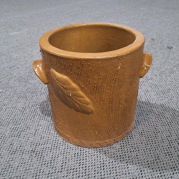 Lot 219 - STONEWARE POT