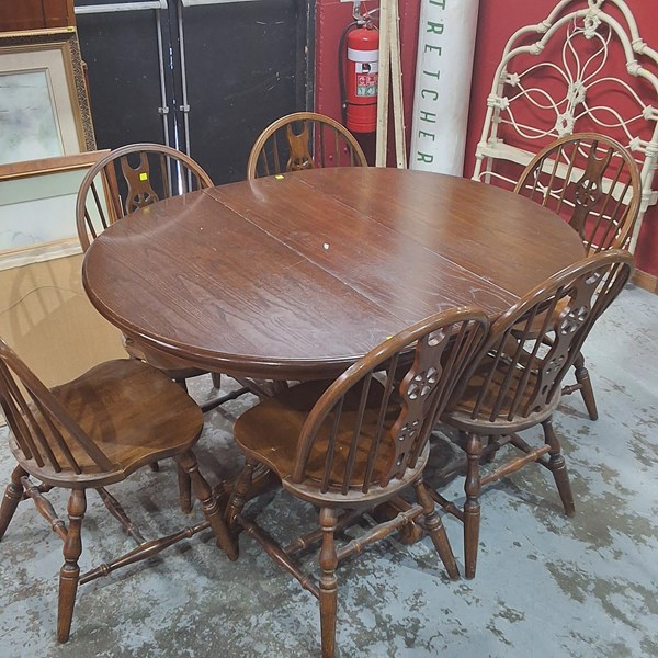 Lot 277 - DINING SUITE