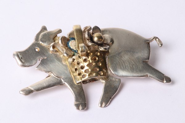 Lot 1029 - BROOCH