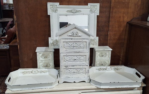 Lot 162 - DRESSER TOP LOT