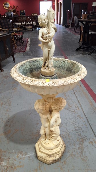 Lot 202 - BIRDBATH