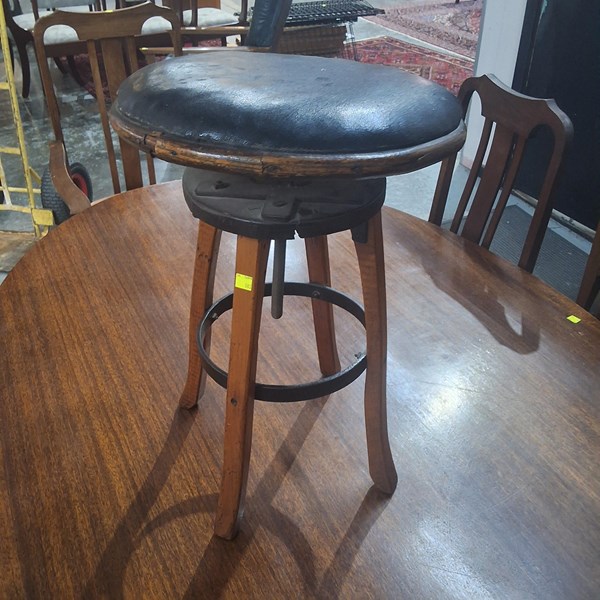 Lot 126 - PIANO STOOL